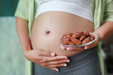 Benefits of dates on the leg of the pregnant