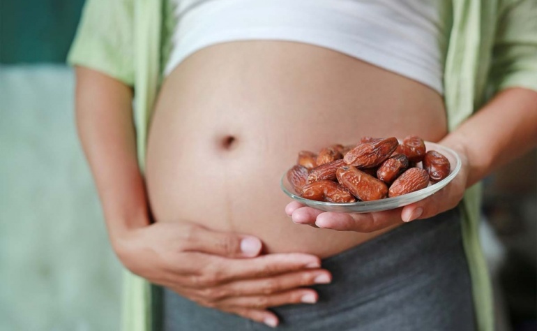 Benefits of dates on the leg of the pregnant